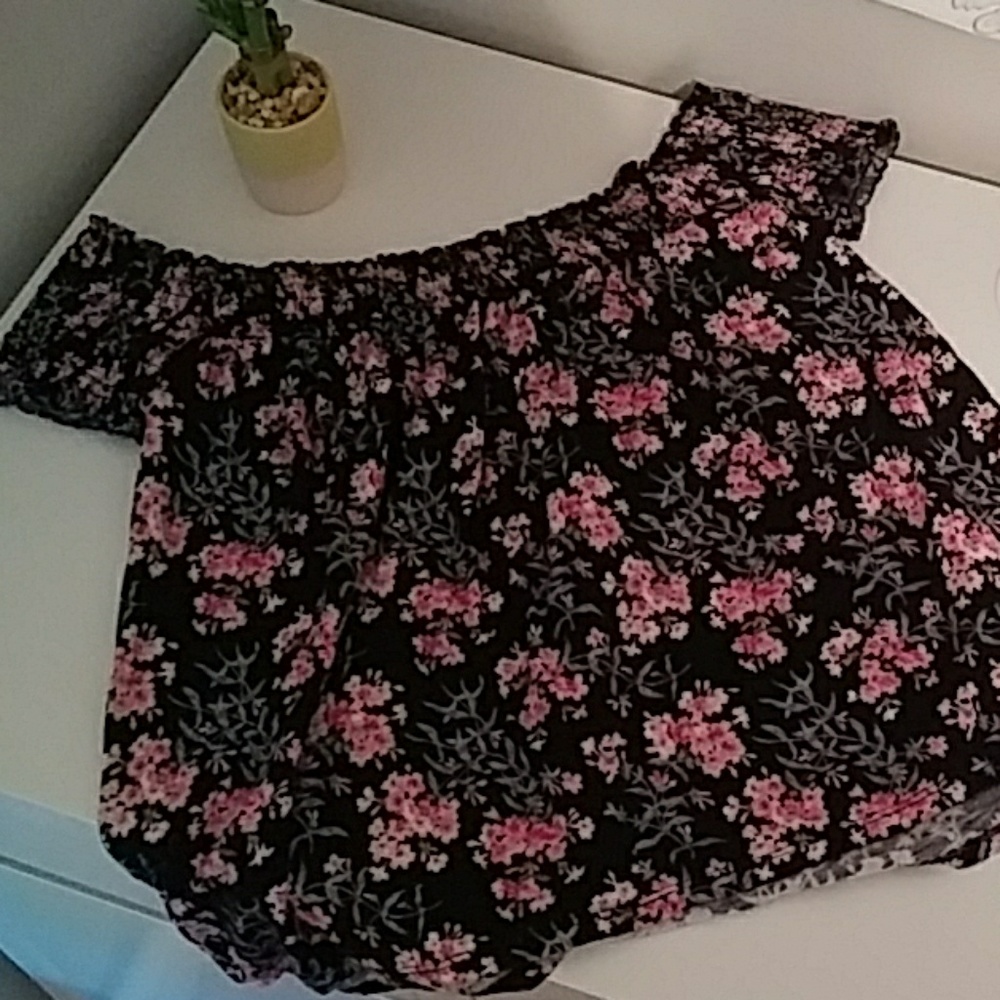 American Eagle off shoulder top